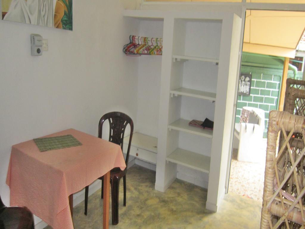 Hilda Guest House Hikkaduwa Habitación foto